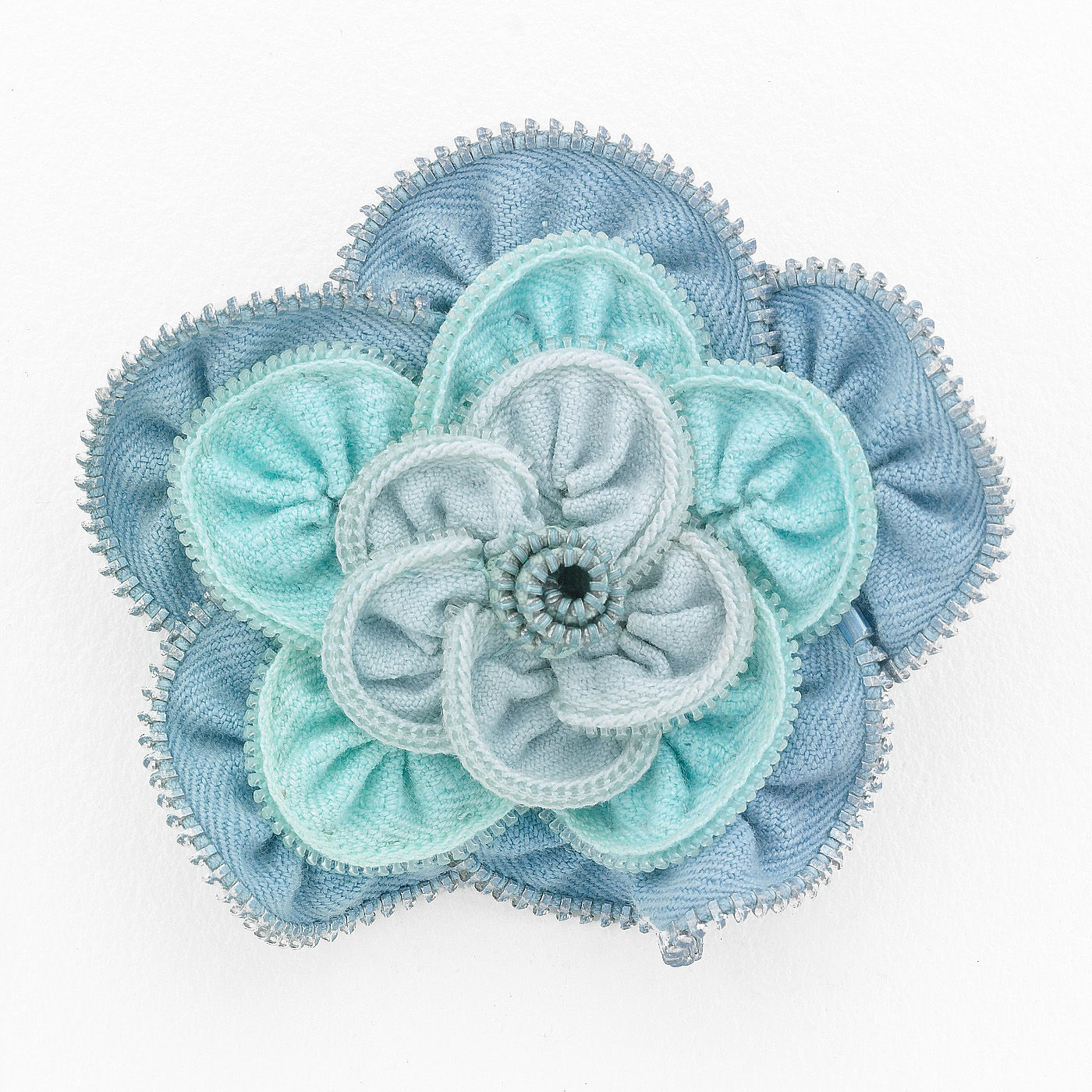 Zippity Doo dah; flowers made from vintage zippers Spring has Sprung!