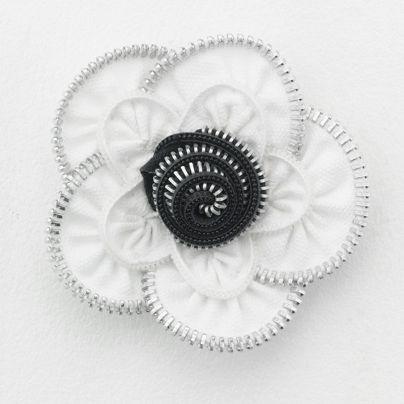 Zippity Doo dah; flowers made from vintage zippers