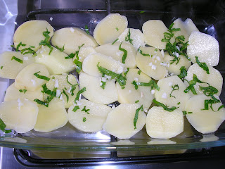 Branzino arrosto con patate (Biban de mare cu cartofi la cuptor)