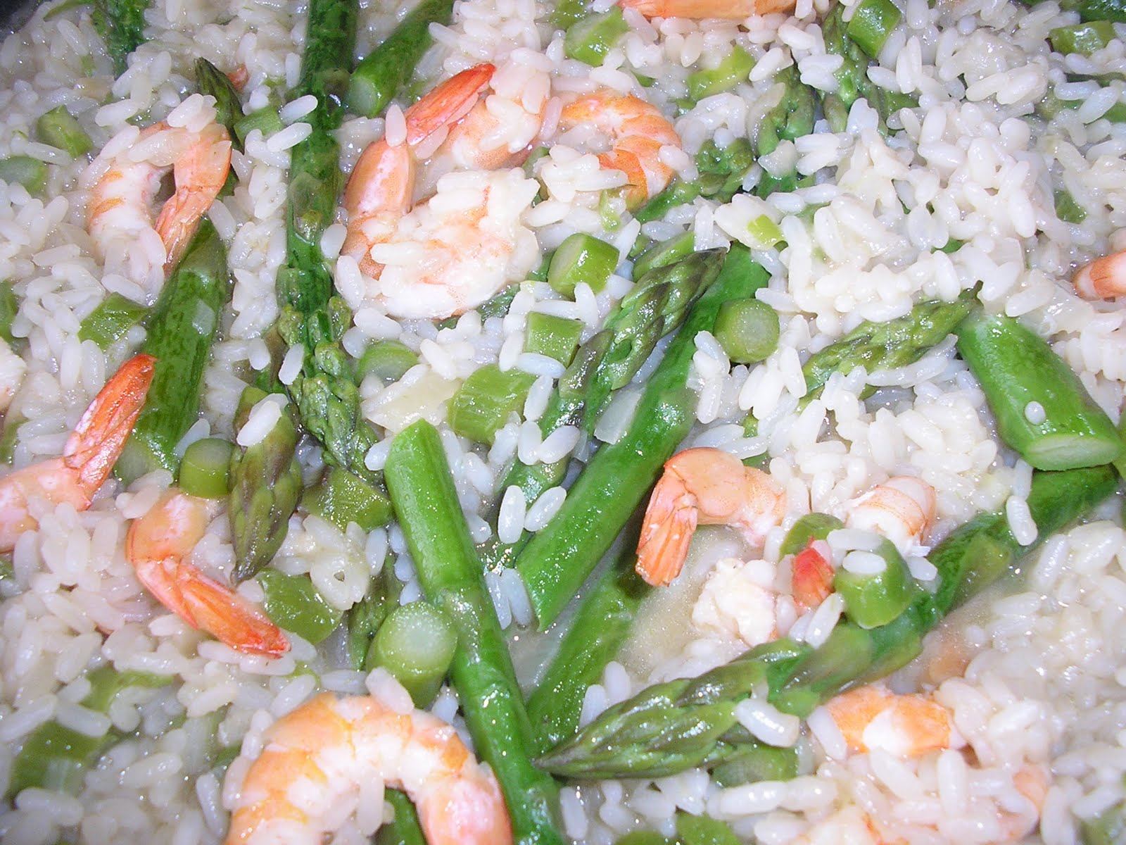 CUCINARECONALINA RISOTTO AGLI ASPARAGI E GAMBERETTI( Orez cu