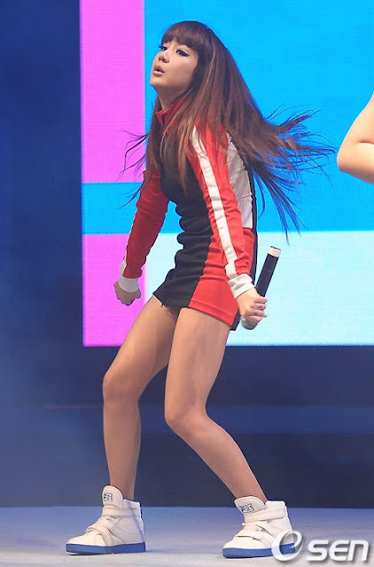 Pictures Dara With A Tattoo On Her Arm Amp Bom S Sexy Butt