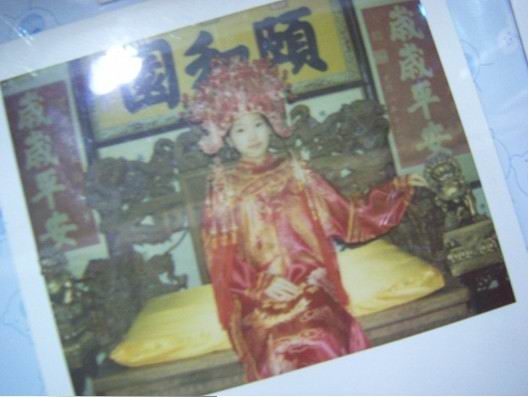 guess-who-spotted-wearing-chinese-traditional-costume-before-debut-daily-k-pop-news
