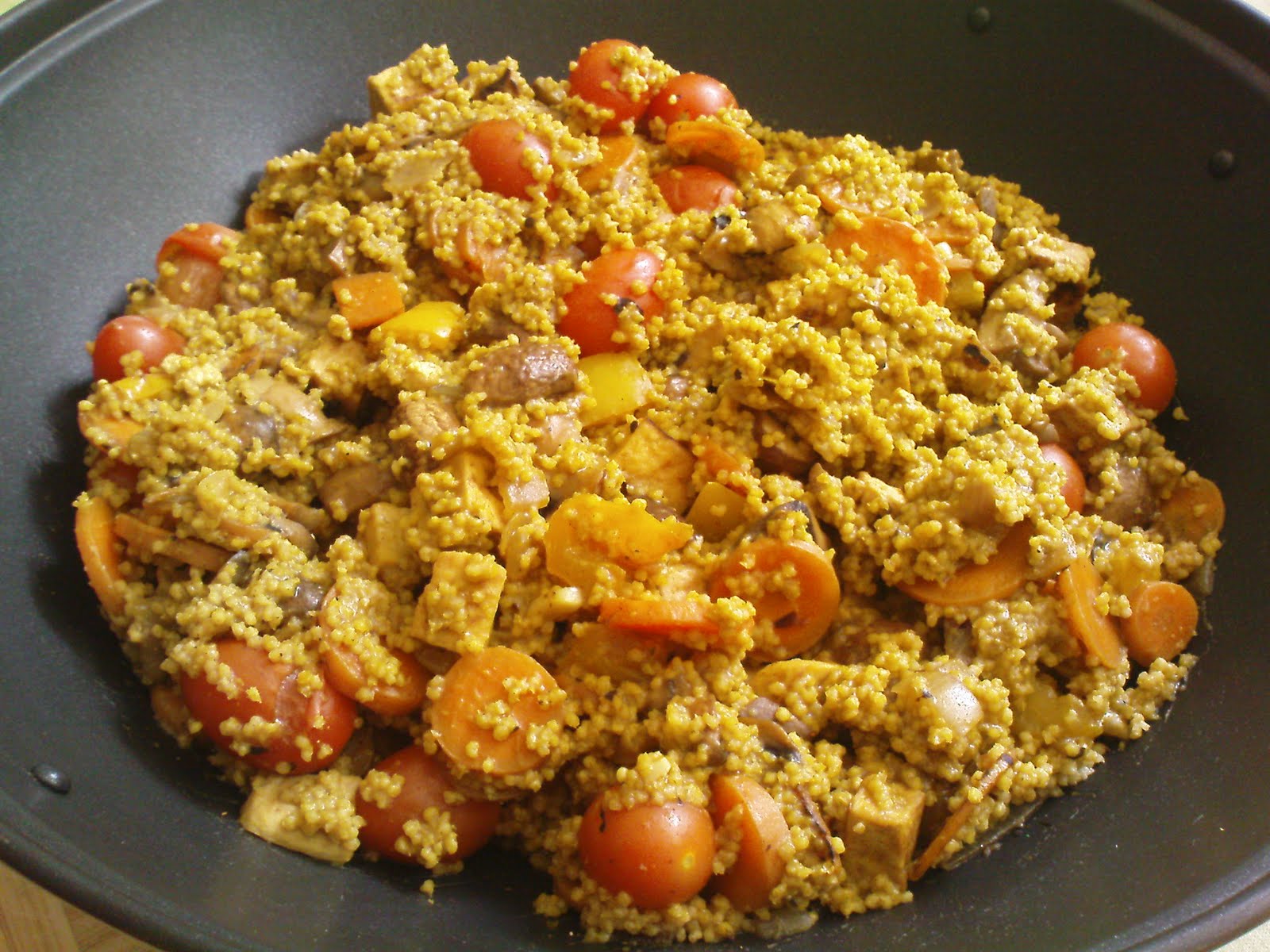 Gemüse-Tofu-Pfanne mit Hirse