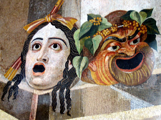 Máscaras de teatro de tragedia y comedia - Mosaico romano del siglo II - Museos Capitolinos