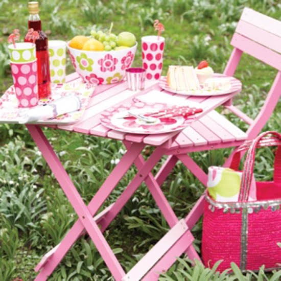 Styling Home Bistro Furniture for An Uber Cool Comfort Decor