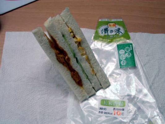 福客多的「清」之味三明治，料多實在、營養豐富喔！