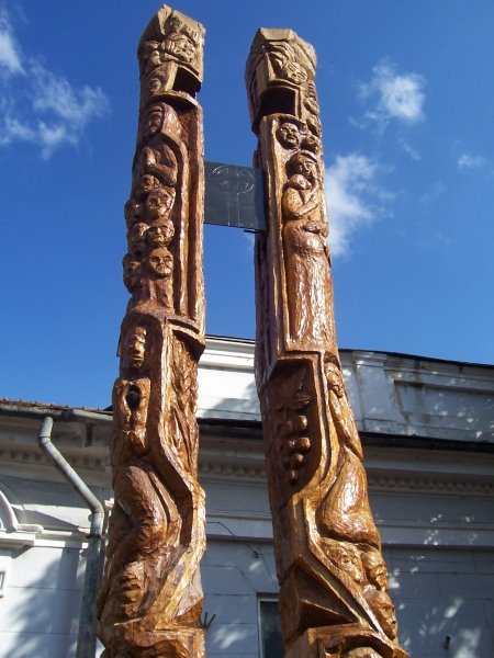 [monumentmamasicopilul.jpg]