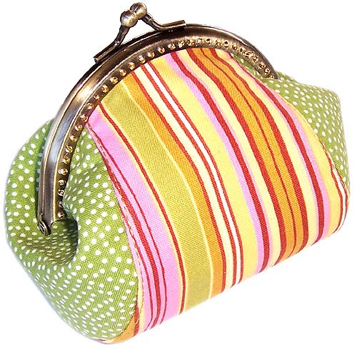 [purse+frame+cutie.jpg]