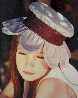 [green+daisy+hat.jpg]