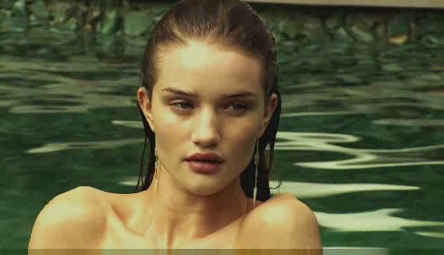 [Rosie+Huntington-Whiteley+Is+Topless+For+The+Pirelli+2010+Calendar+Photoshoot,++Behind+The+Scene+Boobage+blogywoodbabes.blogspot.com+rosie_huntington_topless_006.JPG]