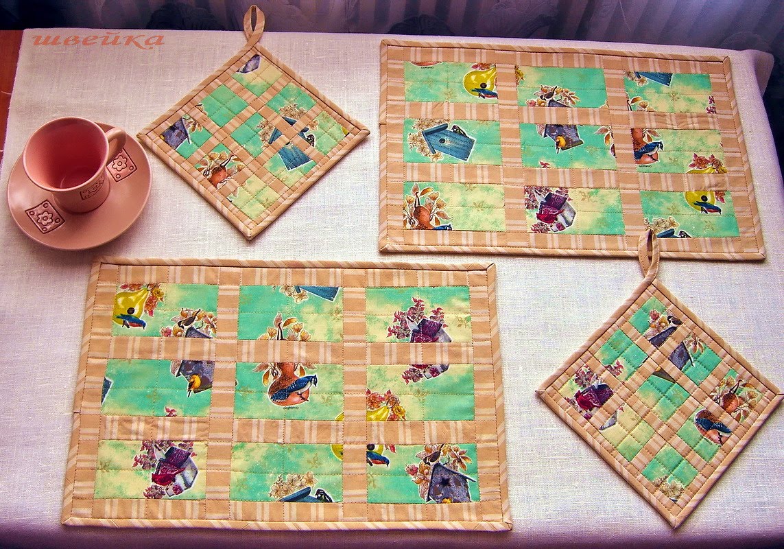 Ланчматы пэчворк своими руками схемы и размеры. Пэчворк ланчматы салфетки. Пэчворк ланчматы салфетки Прихватки. Юлия Доценко пэчворк ланчматы. Пэчворк салфетки ланч Матвы.