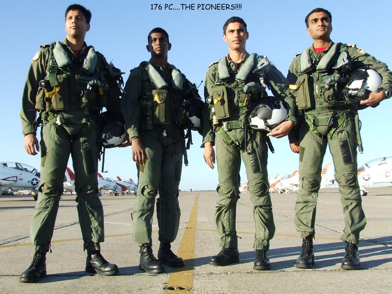 navy%2Bpilots%2Bwith%2Bgoshawks-700506dotjpg