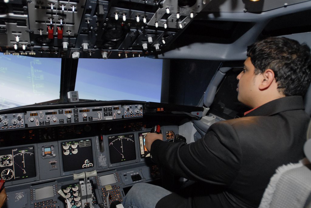 [09MAY08+Indian+Media-46-795555.jpg]