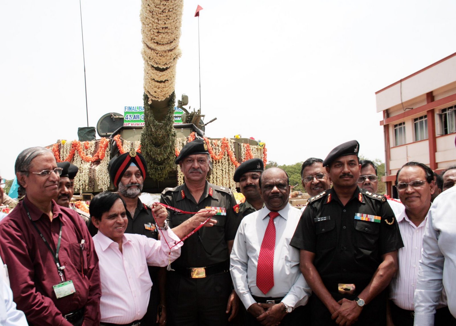 [HANDING+OVER2-735059.JPG]
