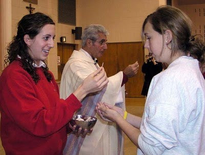 Catholic Femina: Eucharistic Ministers: How Many is too Many?