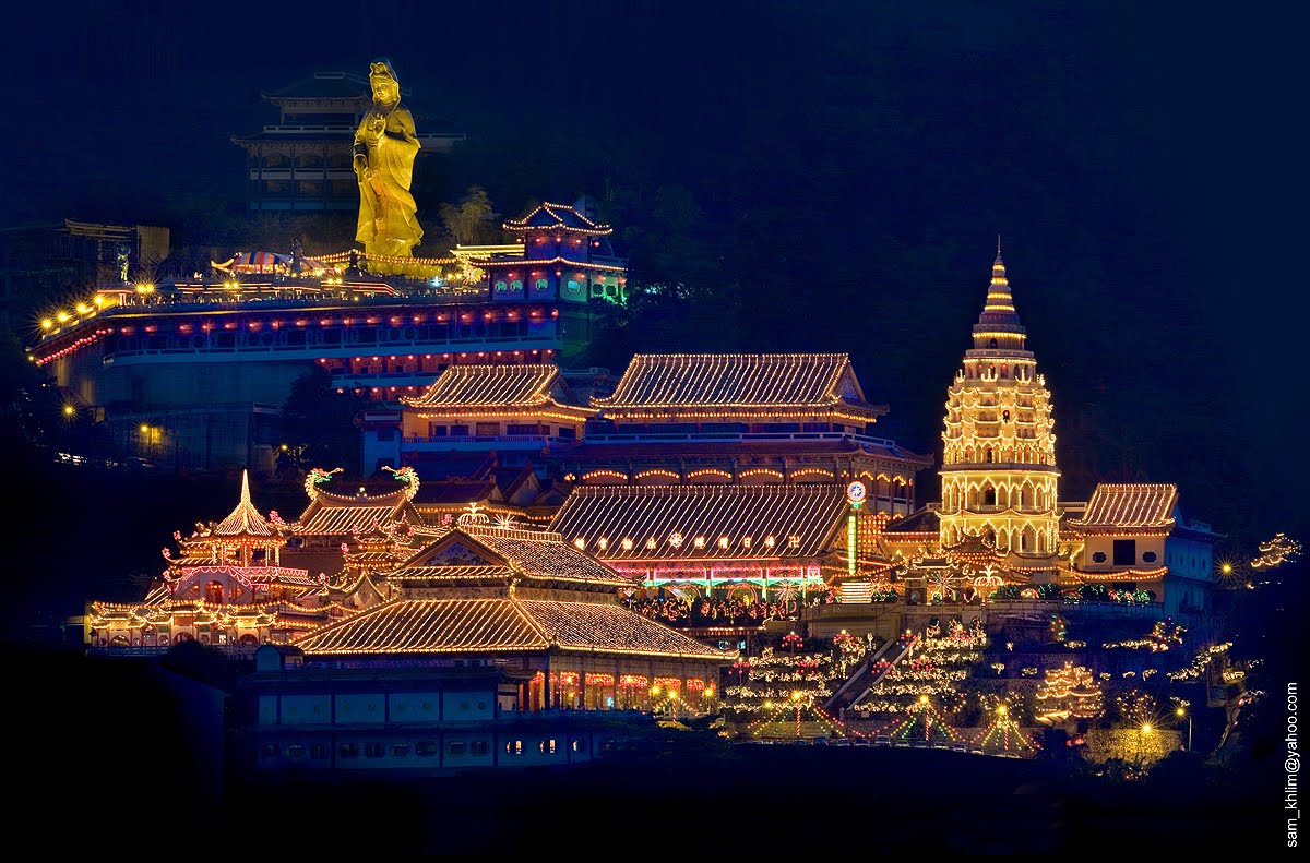 Travel: Kek Lok Si Temple (Penang) - A Thousand Lights