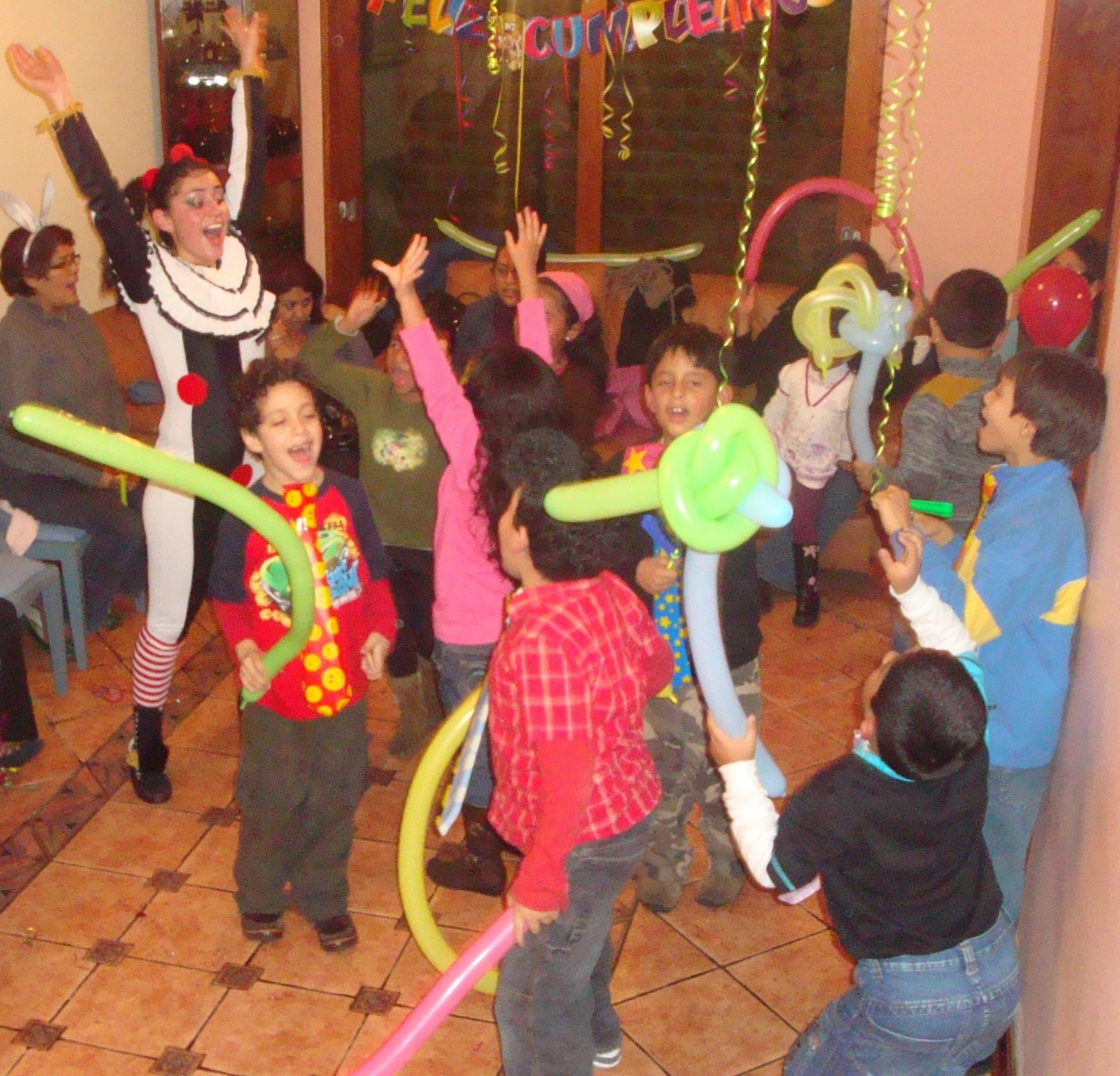 Saltimbanquis: HORA LOCA INFANTIL