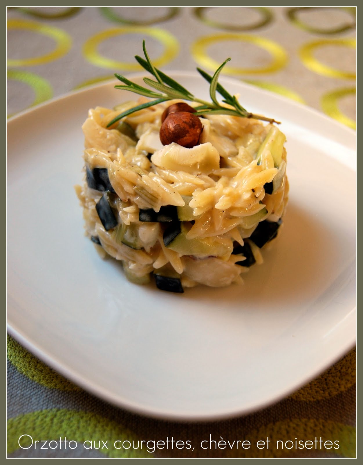 Orzotto aux courgettes, chèvre et noisettes