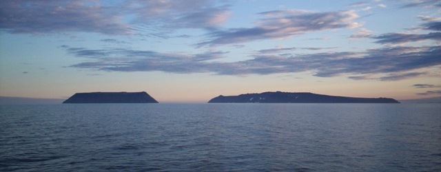 [Diomede_Islands_Bering_Sea_Jul_2006+2.jpg]