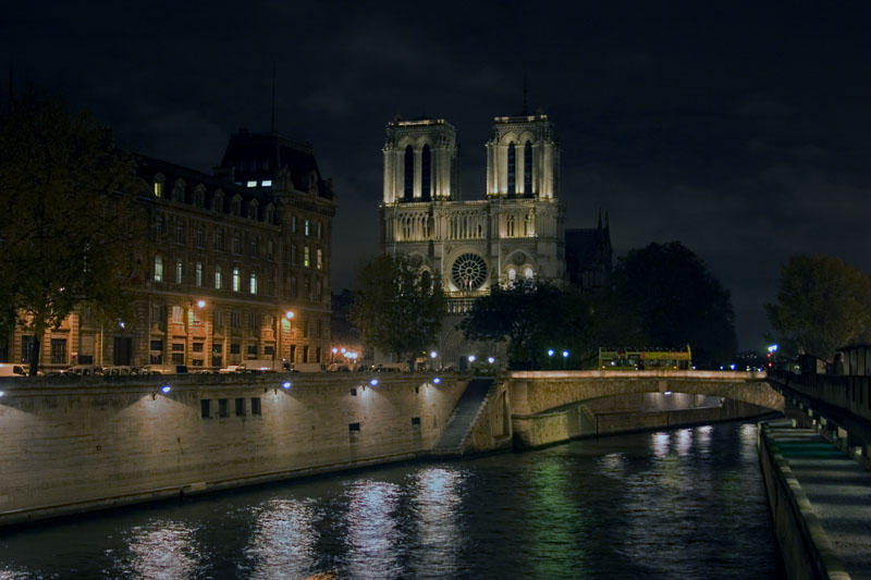 [NOTRE-Dame+Noct..jpg]