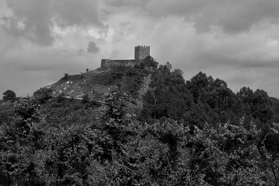 [CASTELO+DE+ARNOIA.+B&W.jpg]