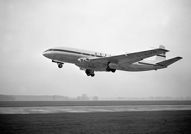 De+Havilland+DH.106+Comet+I,+G-ALYP+en+Hatfield.jpg