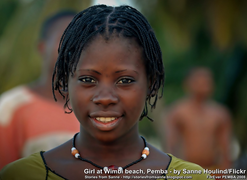 [Girl+at+Wimbi+beach+Pemba.jpg]