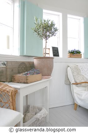 Nabon Gjor Ting Hun Ikke Kan Et Lite Hus For