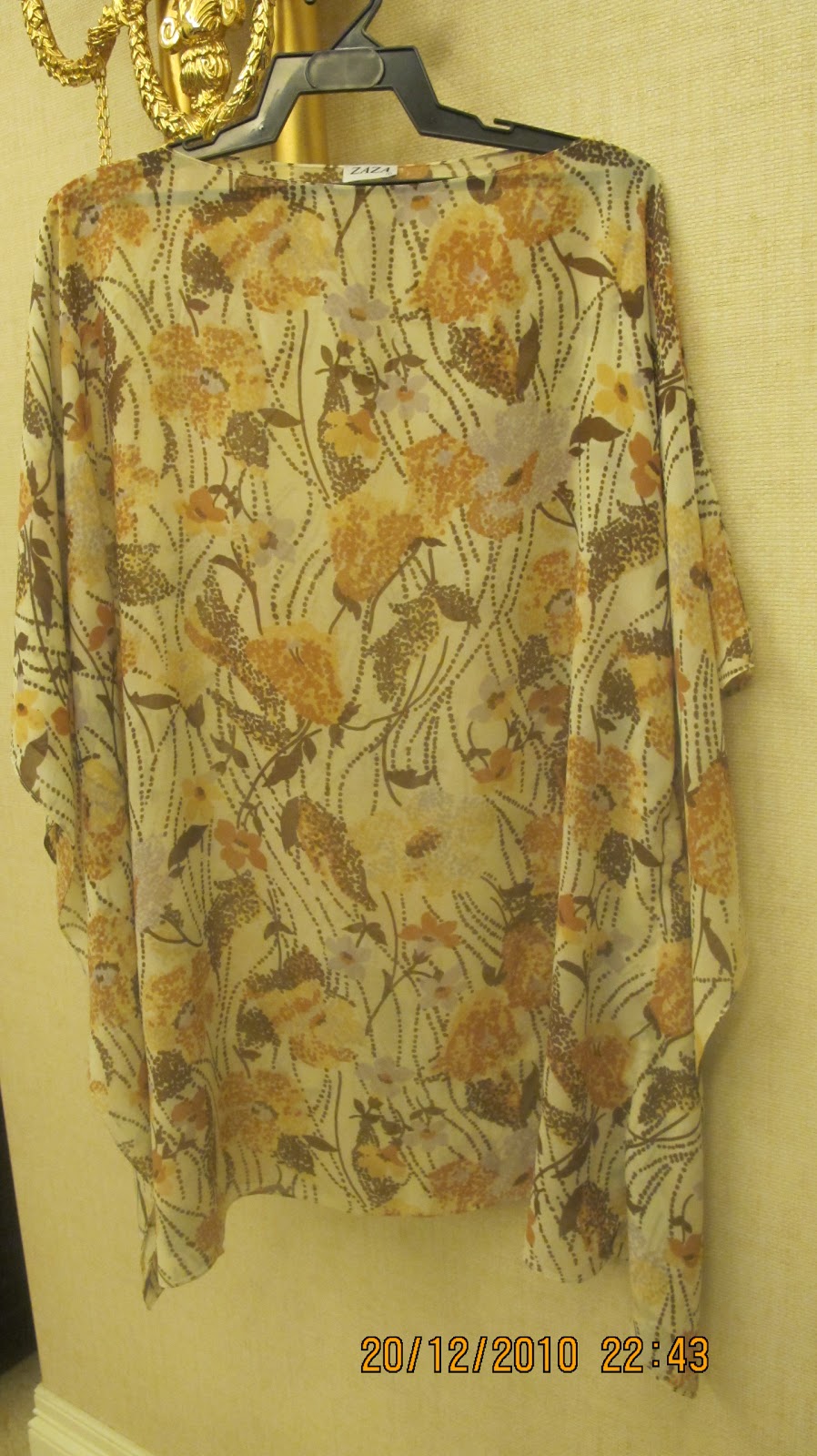 Gorgeously Big: GB000325 Classic Kaftan Blouse-in various Floral designs.