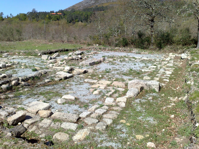 Ruinas da igreja medieval do Campo do Gerês