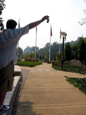 [ipod_droptest_holdinghigh.jpg]