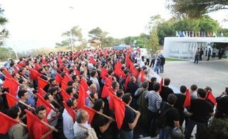 Το ΚΚΕ διαδήλωσε σήμερα έξω από τον Αστέρα Βουλιαγμένης εναντίον της σιωνιστικής λέσχης Μπιλντερμπεργκ