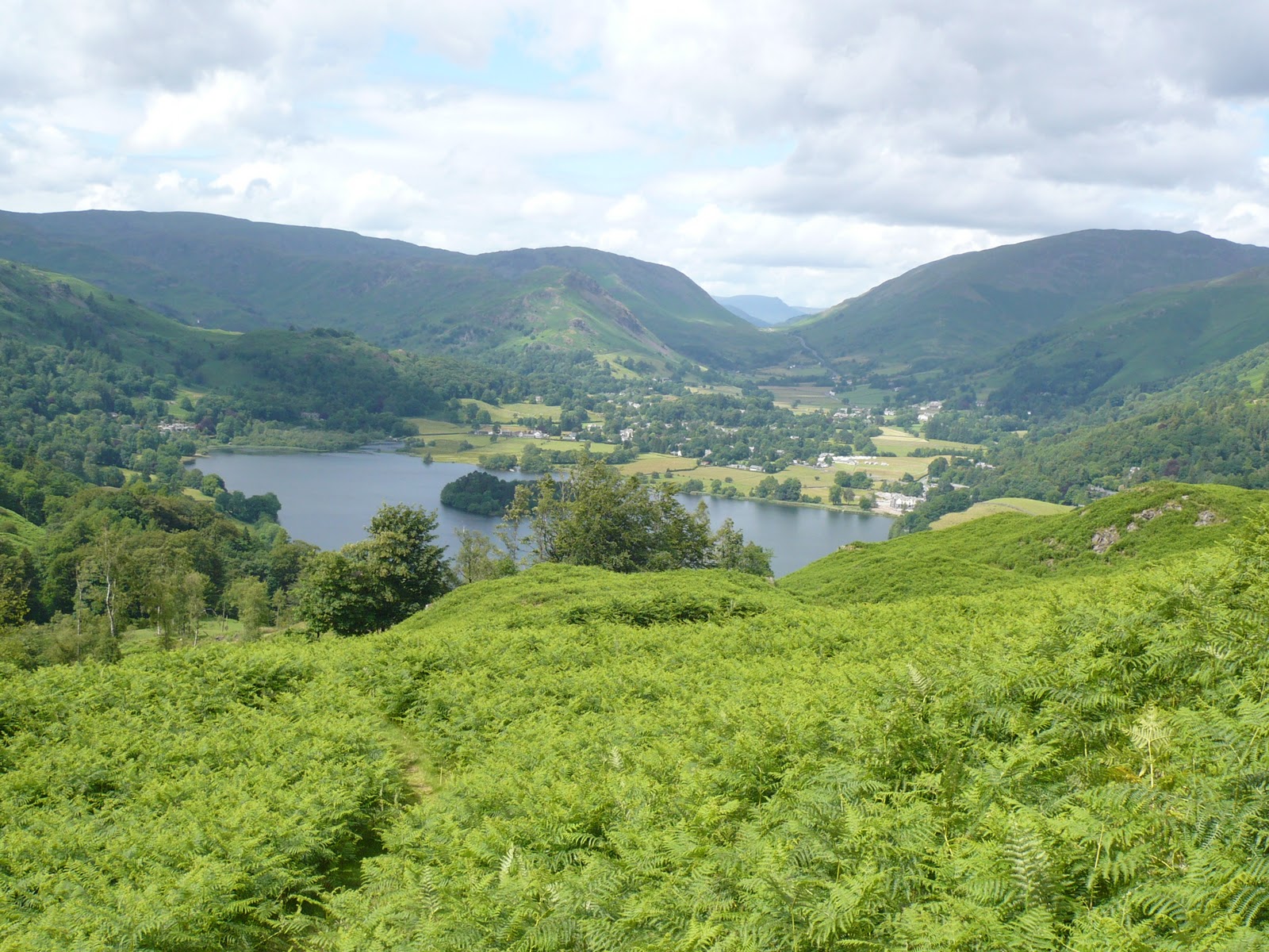 Wainwrights On The Air Walk 24 81. Loughrigg Fell LDW211 1099ft82