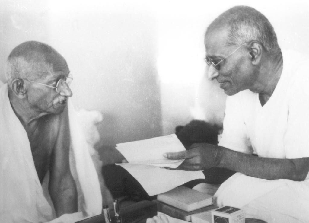 Chakravarti Rajagopalachari with Mahatma Gandhi during the Gandhi-Jinnah Talks - 1944
