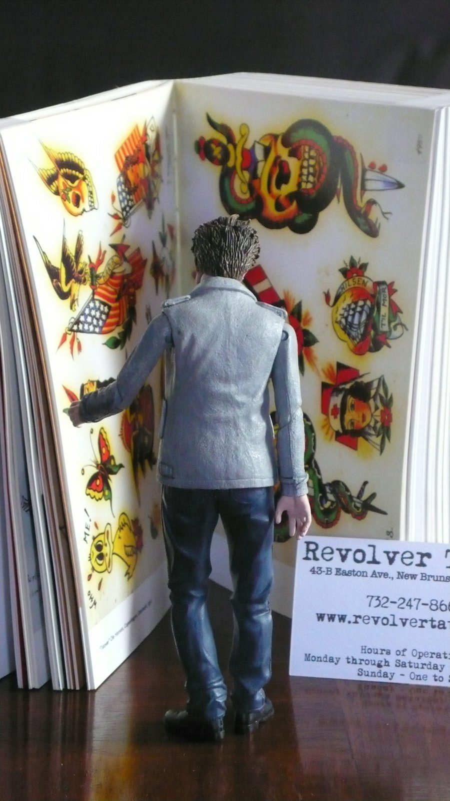 [edward+tattoo+4.JPG]