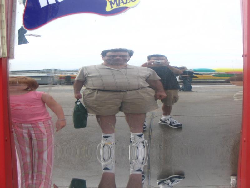 [427596121XvJXaF_ph.jpg]