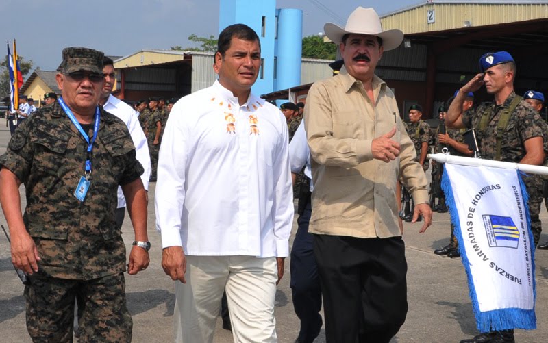Rodeado poor los Militares Hondureños, pero no en Pijama