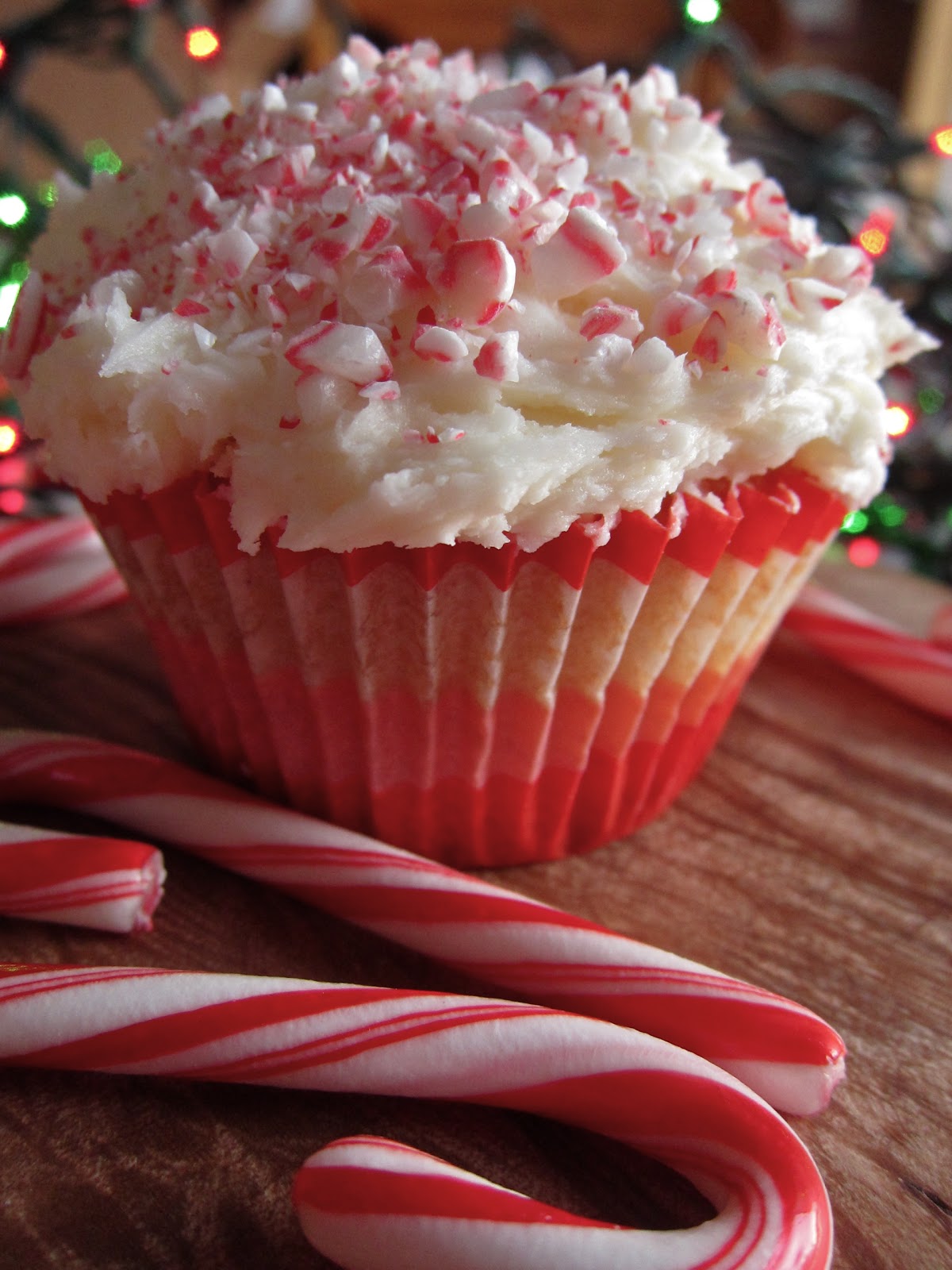 Arctic Garden Studio: Peppermint Candy Cane Cupcakes