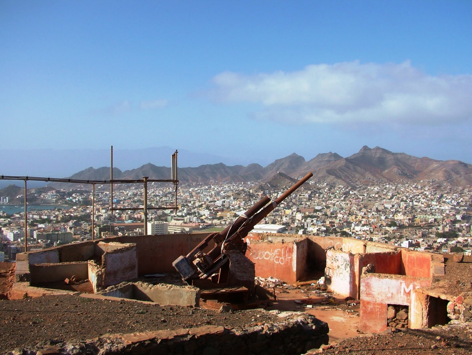 [Cabo_Verde_20060307P+Mindelo+Quartéis+(81).jpg]