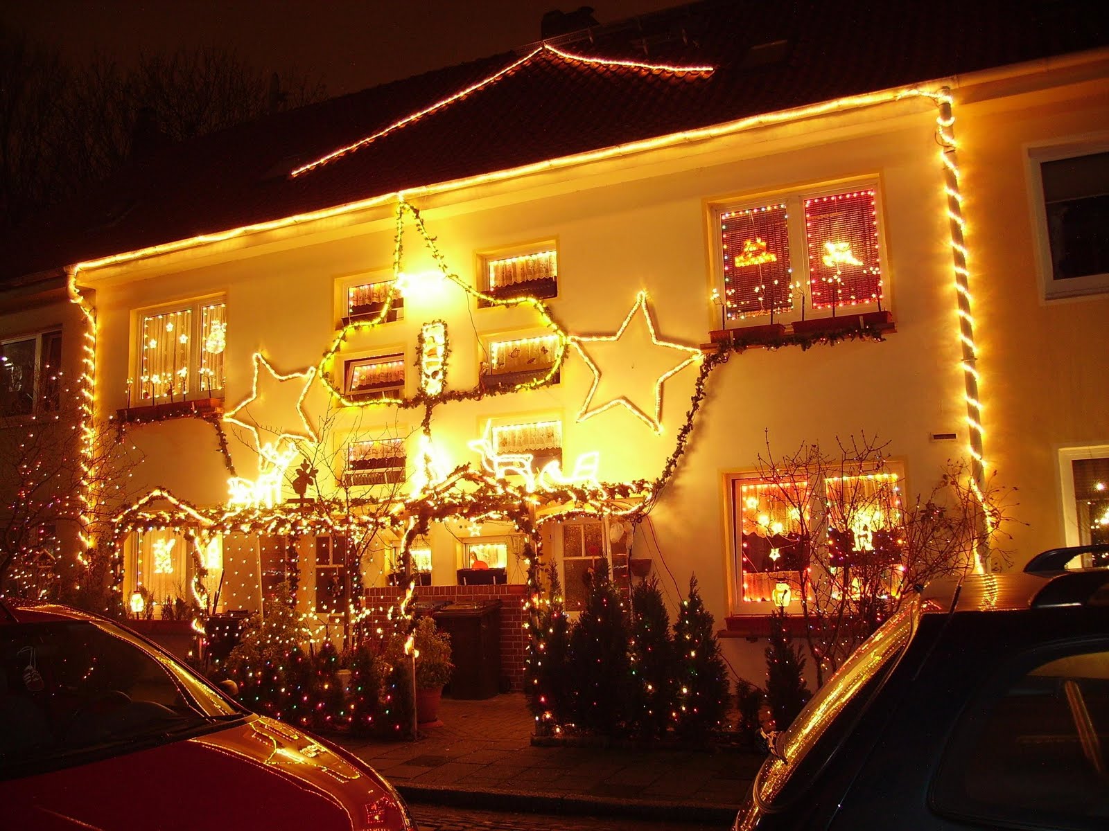 [House_decorated_for_Christmas1.JPG]