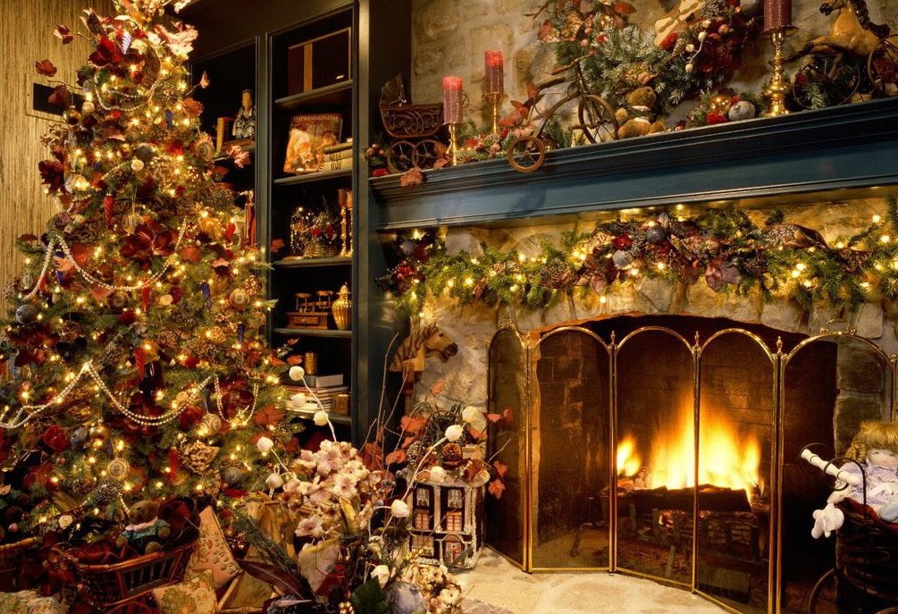 [christmas-tree-inside-the-house_edited.jpg]