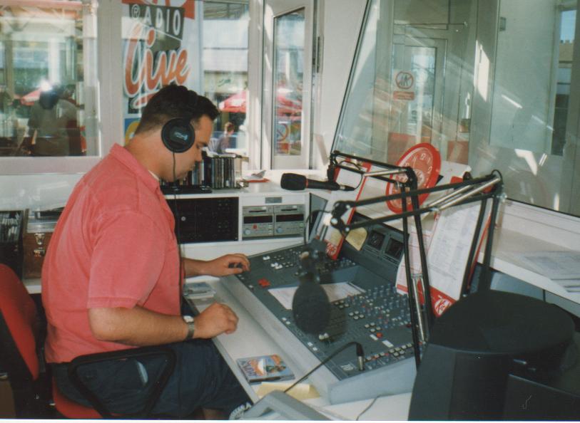 Paul & Lucy's Best Kept Secrets Kit Kat Radio