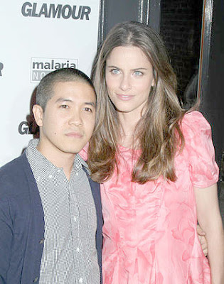 Amanda Peet Fashion Gives Back