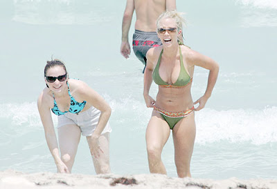 Kendra Wilkinson Engaged