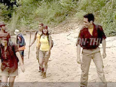 Planet Bollywood: Iss Jungle Se Mujhe Bachao Photos