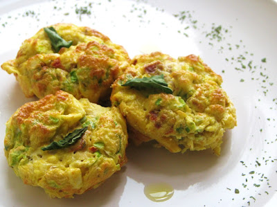 REȚETĂ: Tartă cu file de anșoa, roșii uscate, albuș de ou și brânzică - Michelin style :)