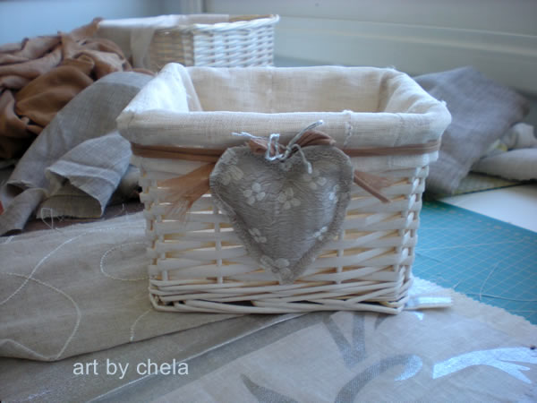 * Art by Chela *: Customizando canastas de mimbre