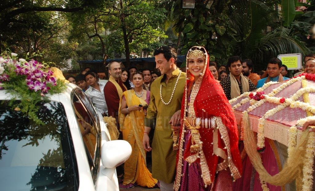 Isha koppikar wedding marriage photos and pictures