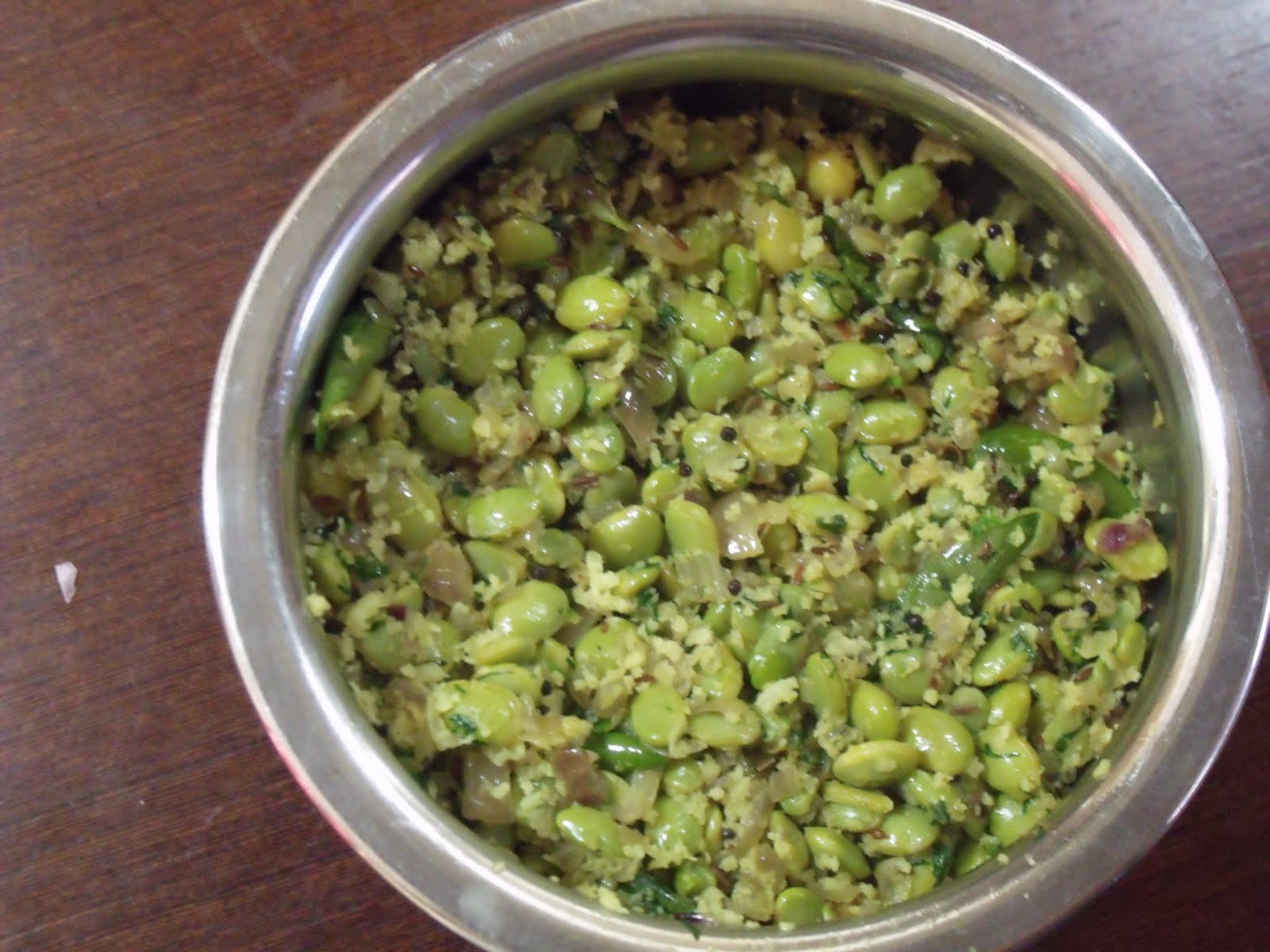 Latha's Kitchen: Avarekayi husuli (Flat beans salad)