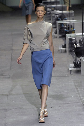 ysl black purse with gold chain